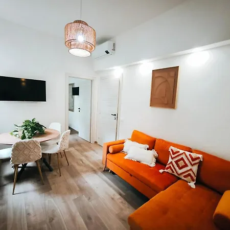 Zen Island Downtown Florence, New For 6 *
