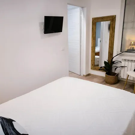 Zen Island Downtown Florence, New For 6 Apartment *