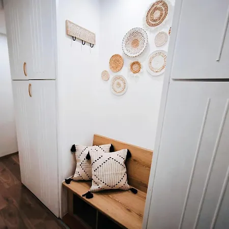 Zen Island Downtown Florence, New For 6 * Florens