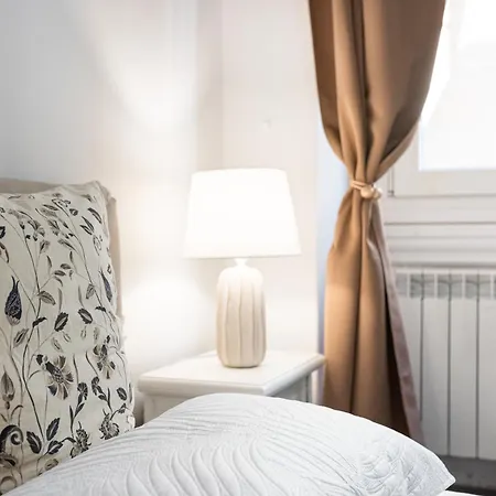 Zen Island Downtown Florence, New For 6 * Florens