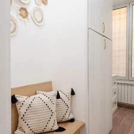 Zen Island Downtown Florence, New For 6 *