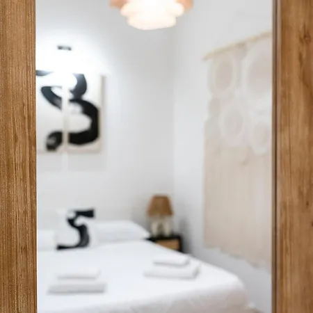Zen Island Downtown Florence, New For 6 *