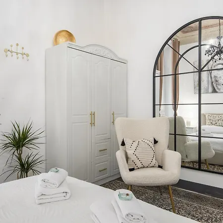 Zen Island Downtown Florence, New For 6 * Florens