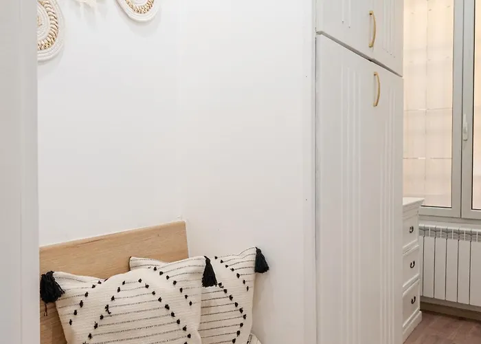 Zen Island Downtown Florence, New For 6 *