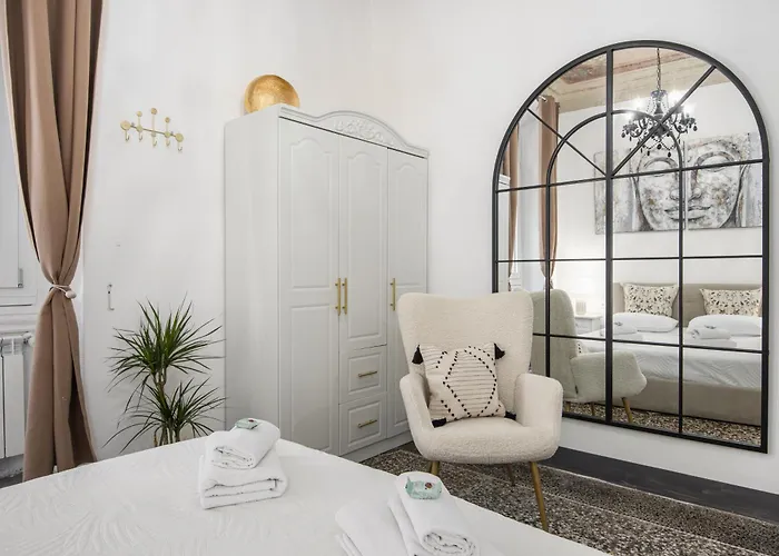 Zen Island Downtown Florence, New For 6 * Florencie