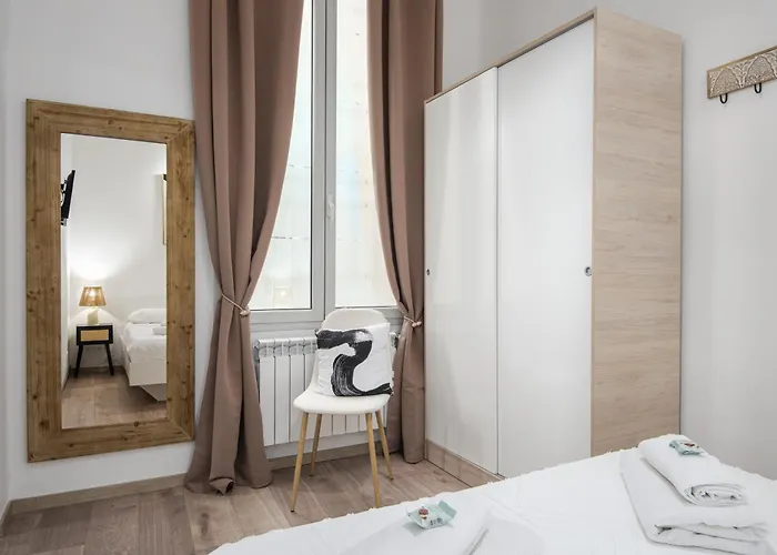 Zen Island Downtown Florence, New For 6 *