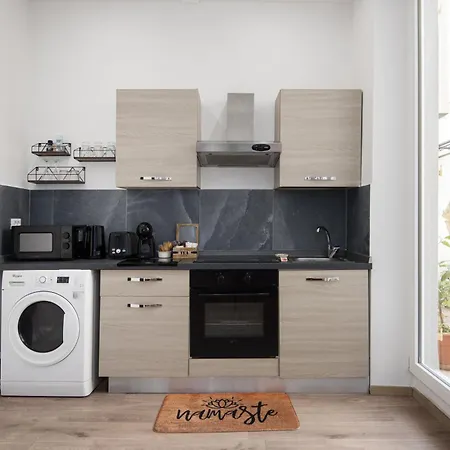 Zen Island Downtown Florence, New For 6 Daire